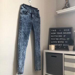 Acid wash jeans